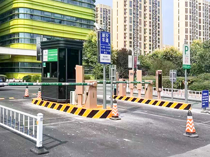 某醫院采用 “安快” 多進多出車牌識別系統案例圖